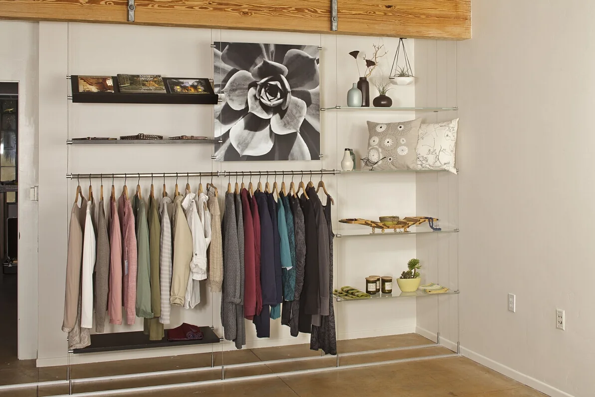 Cable shelf display system installed for retail product presentation